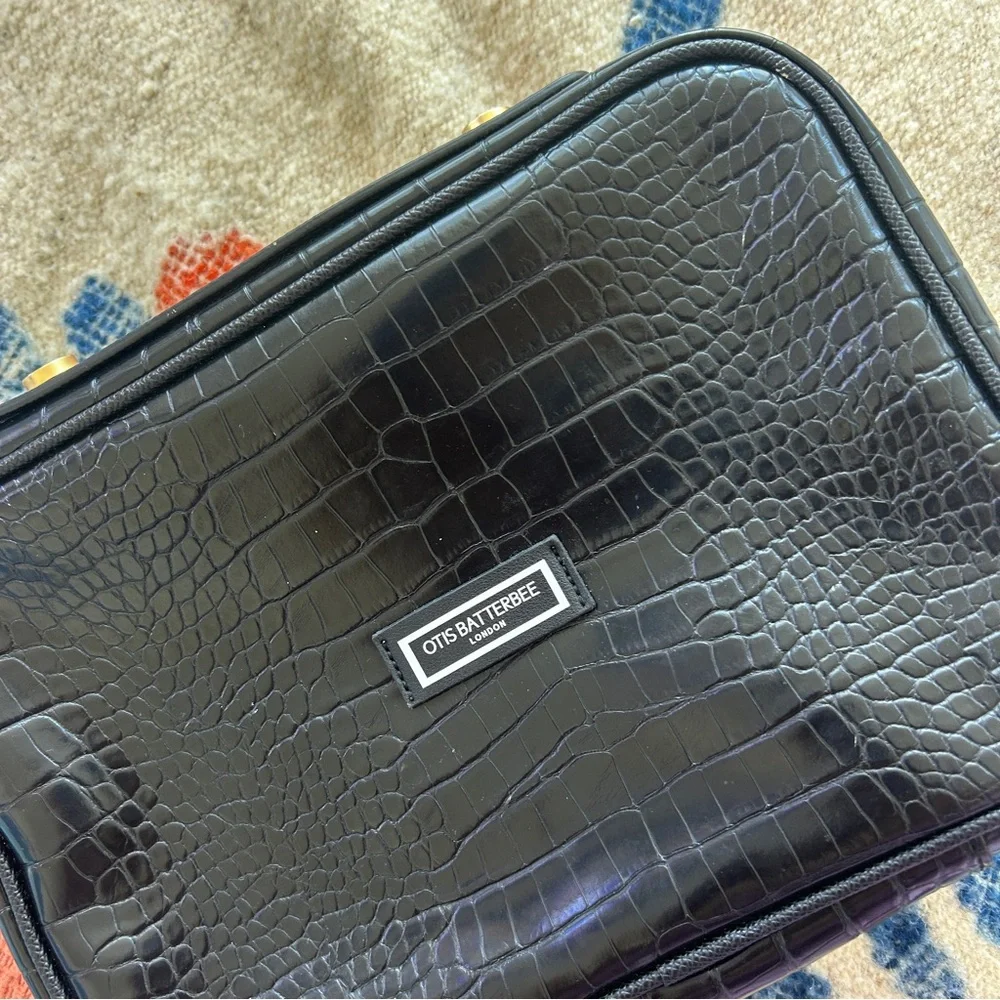 RARE Otis Batterbee Black Croc Carry On Toiletry Case Dopp Kit Travel Makeup Bag